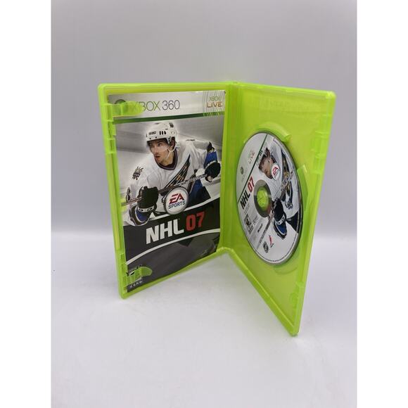 NHL 07 (Microsoft Xbox 360, 2006) Complete W/Manual - Picture 3 of 4